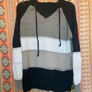 Woman’s xl knitted long sleeve top with hoodie